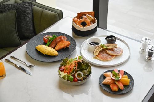 Makanan di atau berdekatan hotel