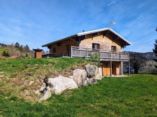 Chalet rénové calme avec terrasse et cheminée à Ventron - FR-1-589-783