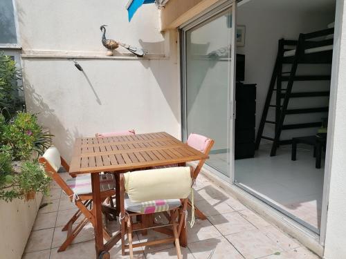 Photo de la galerie de l'établissement Studio avec terrasse et climatisation, proche plage - FR-1-715-101, à Mauguio