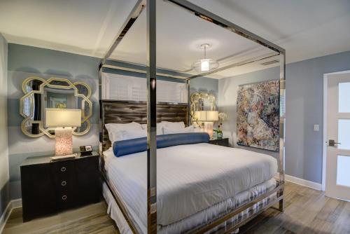 A bed or beds in a room at Crane's Beach House Boutique Hotel & Luxury Villas