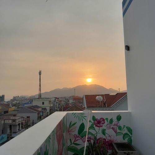 a view of the sunset from a balcony at Homestay-Phước Hải in Chợ Phước Hải