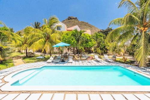 LAKAZ DEL SOL - Modern and elegant apartments with luxurious garden, pool and barbecue area - Tourism Permit Certified