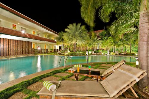 Bazén v ubytování Annai Celestial Resorts nebo v jeho okolí