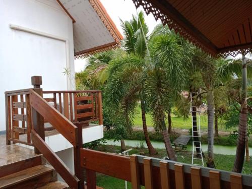 Taman di luar บ้านสวนนะราโต