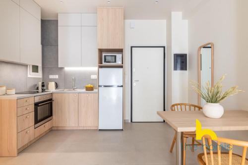 Koukaki Elegance - Athenian Retreat near Acropolis