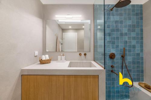 Koukaki Elegance - Athenian Retreat near Acropolis