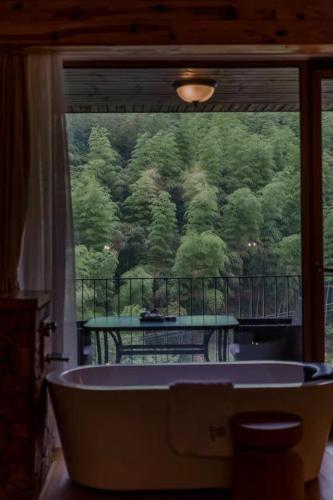 Fotografie z fotogalerie ubytování Kaichen Puju Hot Spring Village Resort Hotel v destinaci Deqing