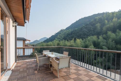 Nespecifikovaný výhled na hory nebo výhled na hory při pohledu z hotelu
