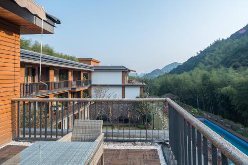 Nespecifikovaný výhled na hory nebo výhled na hory při pohledu z hotelu