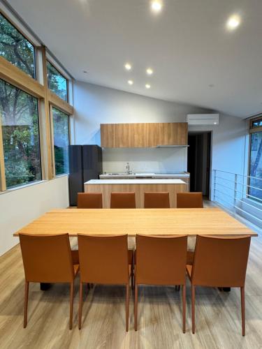 Everglow - Modern Home, 5 min to Echoland