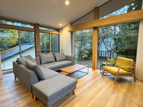 Everglow - Modern Home, 5 min to Echoland