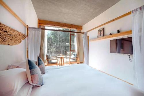 Postel nebo postele na pokoji v ubytování Kaichen Puju Hot Spring Village Resort Hotel