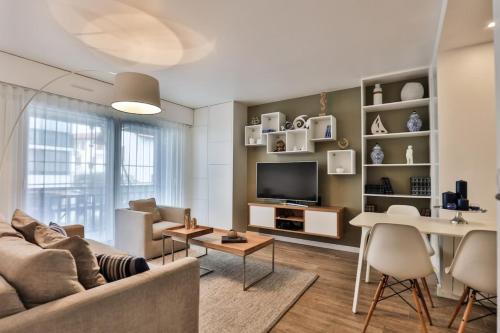 Photo de la galerie de l'établissement Luxury 3 Bedroom Apartment - Close to the beach - Hendaye, à Hendaye