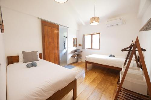Кровать или кровати в номере The Point SurfHouse 3 àpats inclosos