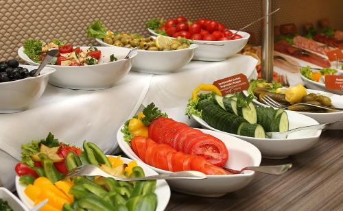 a buffet with many bowls of different types of vegetables at Best Western Hotel am Spittelmarkt in Berlin