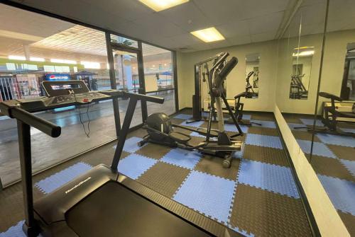a room with a gym with a treadmill at Baymont by Wyndham Hannibal in Hannibal