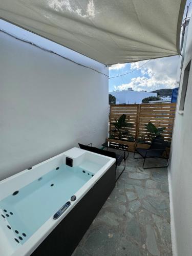 Aliprantis residence photo 3