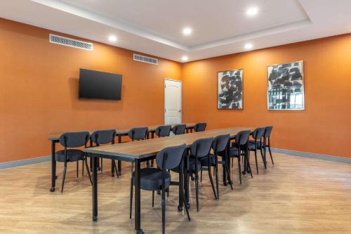 a conference room with a long table and chairs at Comfort Suites Fort Myers East I-75 in Fort Myers