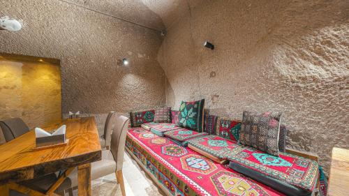 Ruang duduk di Logos Cave Cappadocia - Adults Only