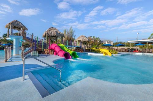 Bazén v ubytování Hilton Vacation Club Aqua Sol Orlando West nebo v jeho okolí