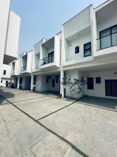 an empty parking lot in front of a building at Luxury 3Bedroom Terrace Duplex in Lekki