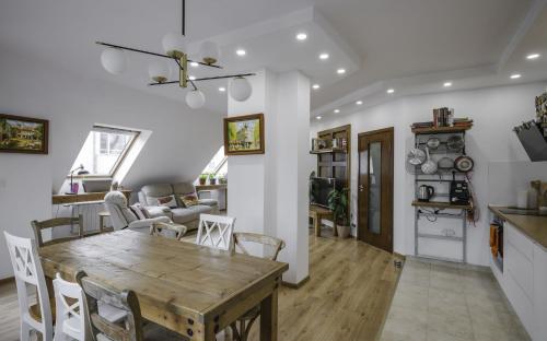 Charming & Cozy 2BD Apartment with Natural Light by Flat Mаnager