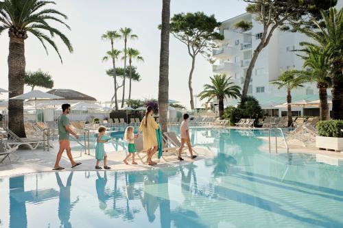 Πισίνα στο ή κοντά στο Iberostar Waves Alcudia Park