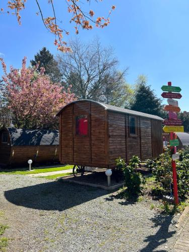 a wooden train car on display in a yard at Hotel Columbus und Glamping in Bremerhaven