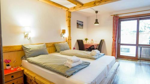Postel nebo postele na pokoji v ubytování Landgasthof zum Papyrer - Erholung im Urlaubsgebiet