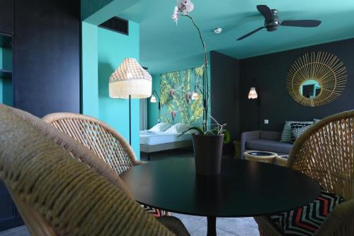 a dining room with a black table and chairs at Dina Morgabine Saint Gilles in Saint-Gilles les Bains
