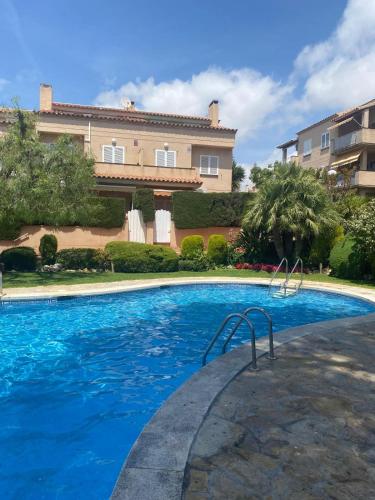 a swimming pool in front of a house at Cosy house with swimming pool in Altafulla in Altafulla