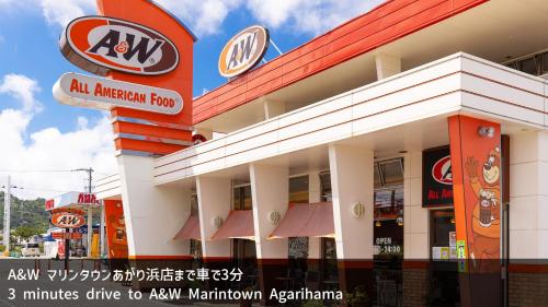 a building with an american road sign on it at 海の見える高層階グループファミリー歓迎コストコ近くThe琉球タワー9A in Yonabaru