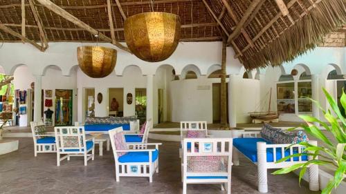 En restaurant eller et andet spisested på Lily Palm Resort