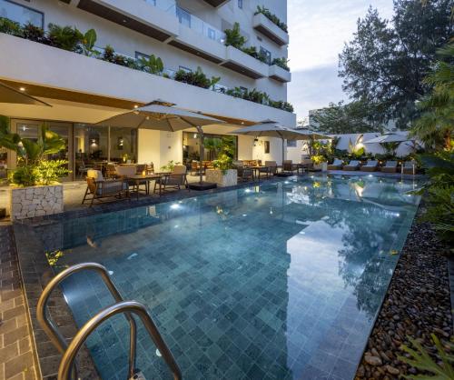 Πισίνα στο ή κοντά στο Iconic Long Hai Hotel