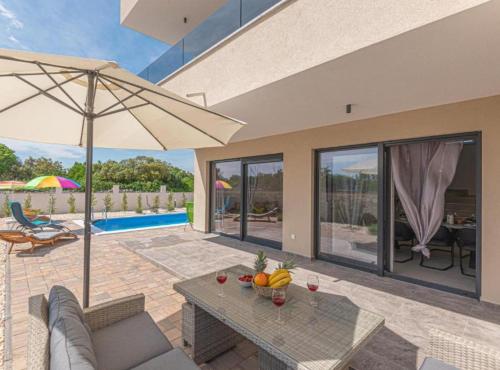 Villa Sunset with Outdoor Pool