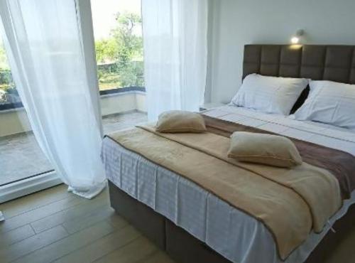 Villa Sunrise with Outdoor Pool