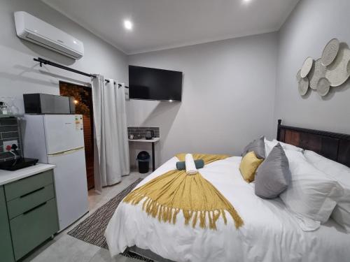 Η κουζίνα ή μικρή κουζίνα στο Seasons Inn Self-catering guesthouse