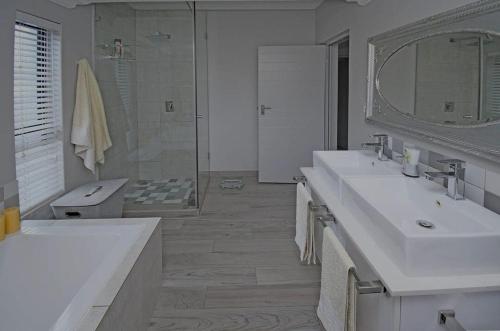 Koupelna v ubytování Cozy and Stylish Retreat in the Heart of Sandton