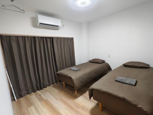 Letto o letti in una camera di Issyuku Hotel Kotobuki Sanchome