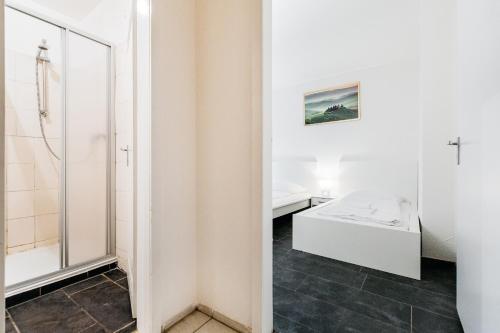 Ένα μπάνιο στο Work & Stay apartments Solingen