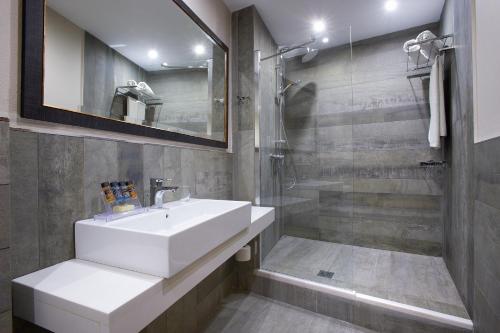 Bathroom sa Panorama Botsaris Apartments