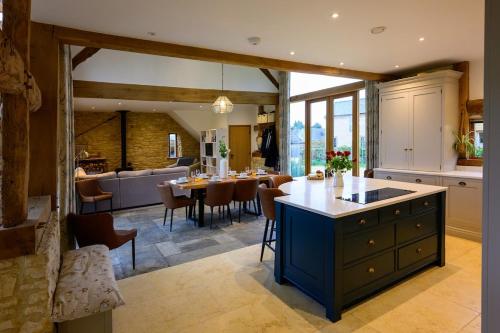 Posezení v ubytování East Barn- Luxury Countryside Home