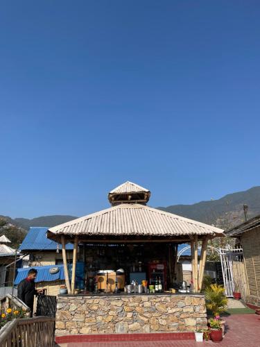 Toknaにあるthe dragons farmの屋根付きの展望台