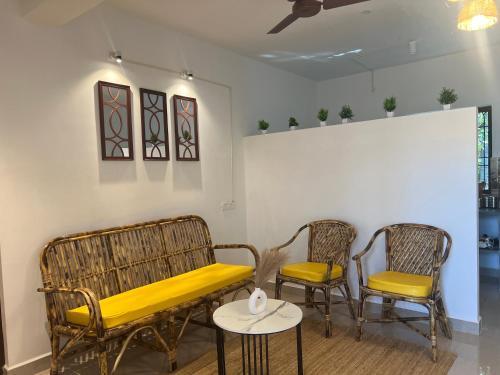 a waiting room with two chairs and a bench at Whoopers Party Hostel, Palolem in Palolem
