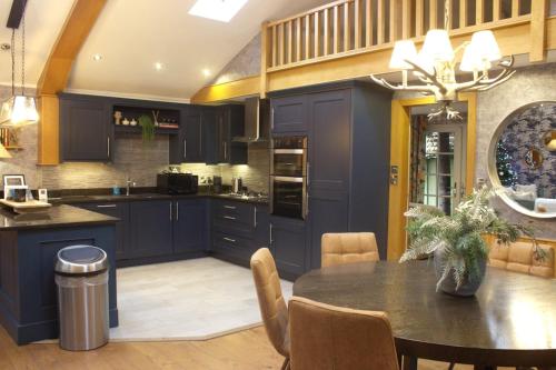 Η κουζίνα ή μικρή κουζίνα στο Norway Spruce Lodge
