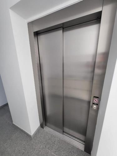 a metal elevator door in a building at Neubau Apartment mit Küche, Netflix in der Nähe von Aachen in Alsdorf