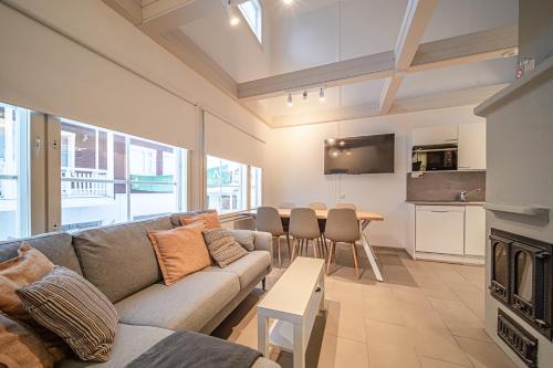 Η κουζίνα ή μικρή κουζίνα στο Lumina Chalet by Aavalevi Holidays, Levi Center