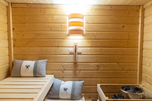 a sauna with a wooden wall and a lamp at Agriturismo Terra e Cielo in Serra Riccò