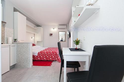 Studio apartment 3674-6 for 2 Pers in Tucepi