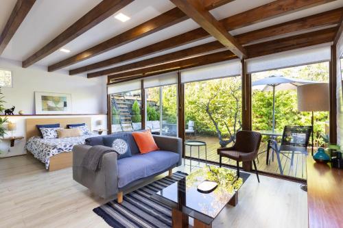 Home2Book Modern Cottage Strelitzia, Peace Retreat